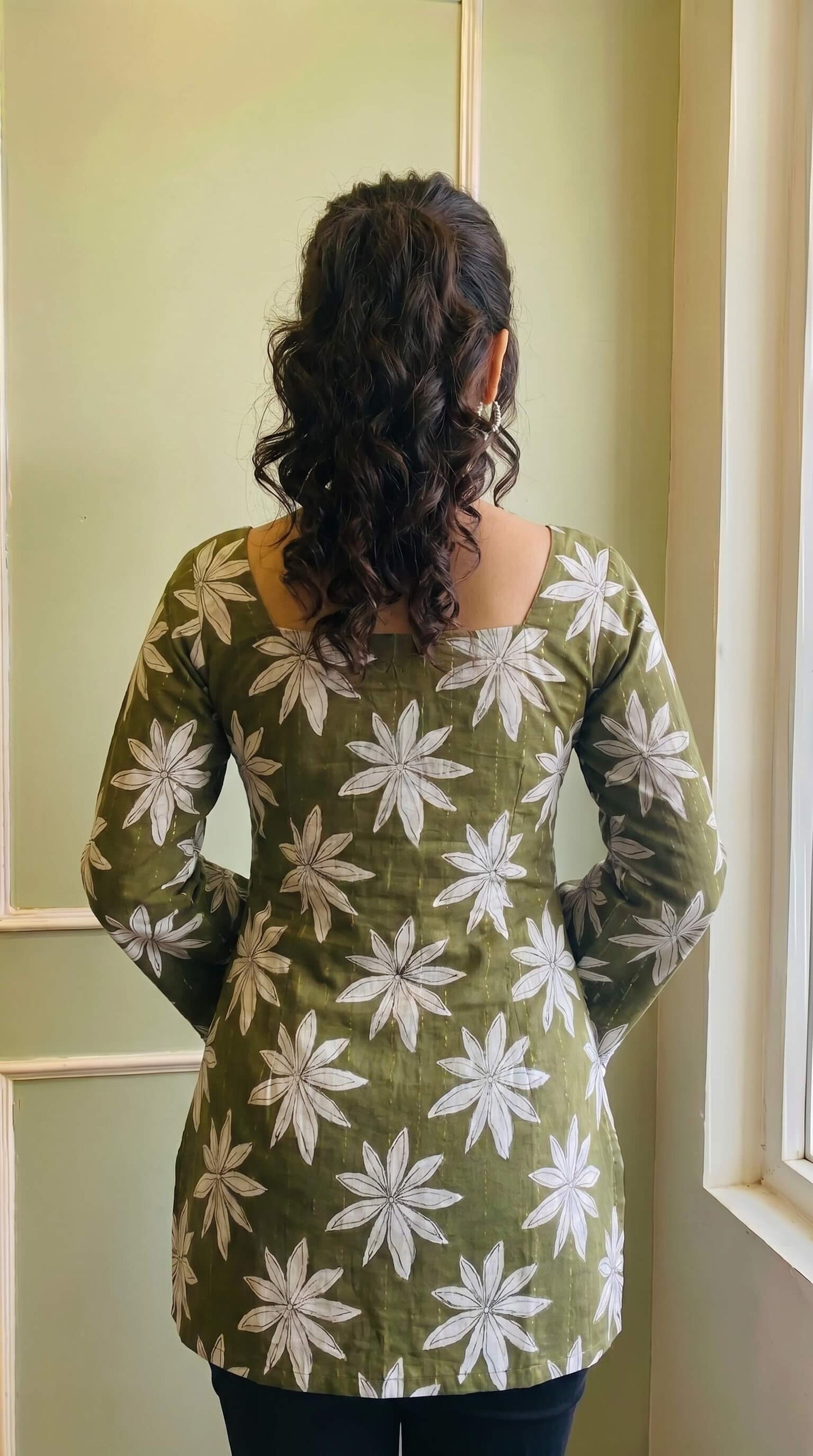 Casual Olive Green Floral Kurti for Women & Girls | Square Neck & Lace Sleeves